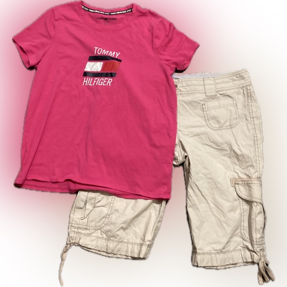 Tommy Hilfiger Cargo Shorts and T-Shirt Outfit. Size S - Picture 12 of 12